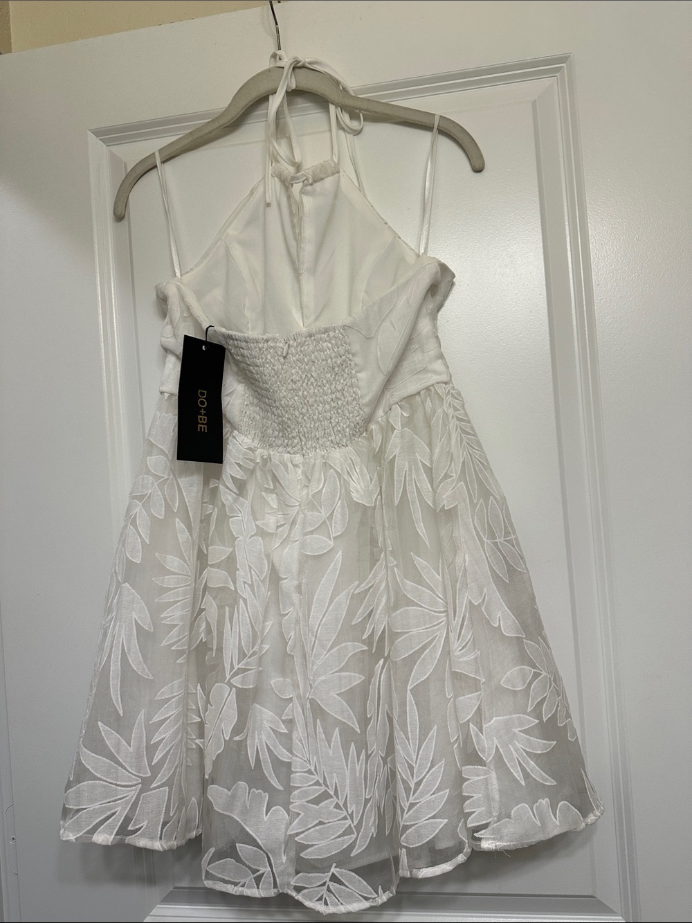 DO+BE Women’s White Leaf-Embroidered Mini Halter Party Dress-NWT - Size M - Picture 4 of 12